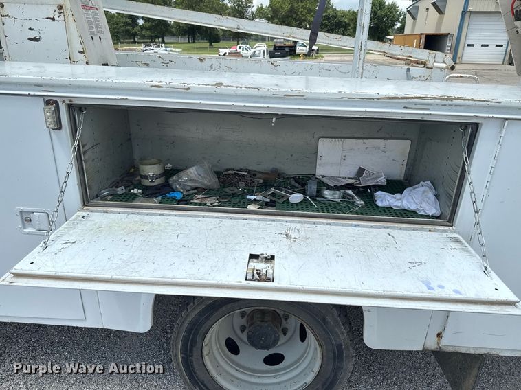 image for item DU9378 1999 Ford F450 Super Duty bucket truck