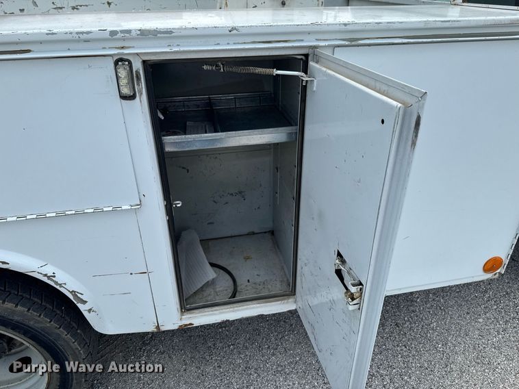 image for item DU9378 1999 Ford F450 Super Duty bucket truck