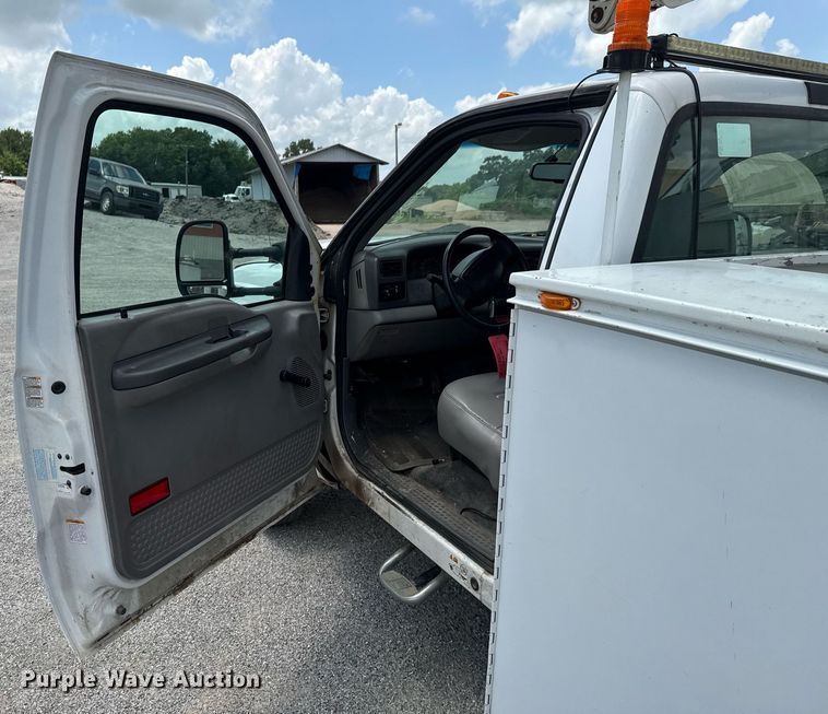 image for item DU9378 1999 Ford F450 Super Duty bucket truck