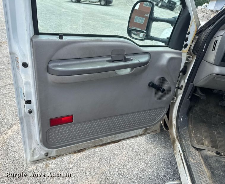 image for item DU9378 1999 Ford F450 Super Duty bucket truck