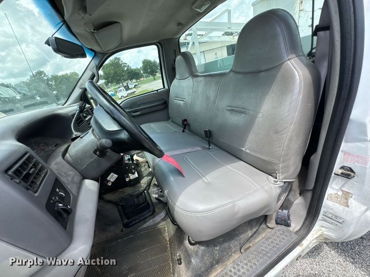 image for item DU9378 1999 Ford F450 Super Duty bucket truck