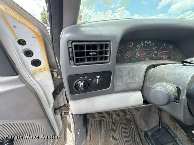 image for item DU9378 1999 Ford F450 Super Duty bucket truck