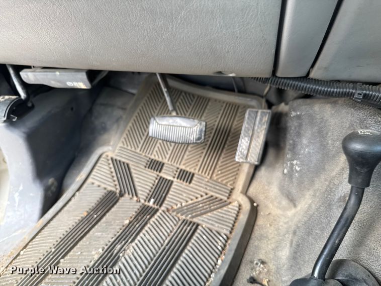 image for item DU9378 1999 Ford F450 Super Duty bucket truck