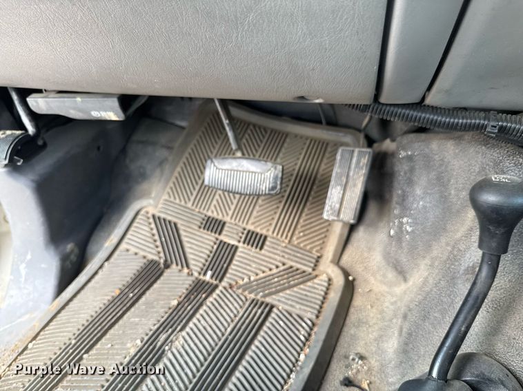 image for item DU9378 1999 Ford F450 Super Duty bucket truck