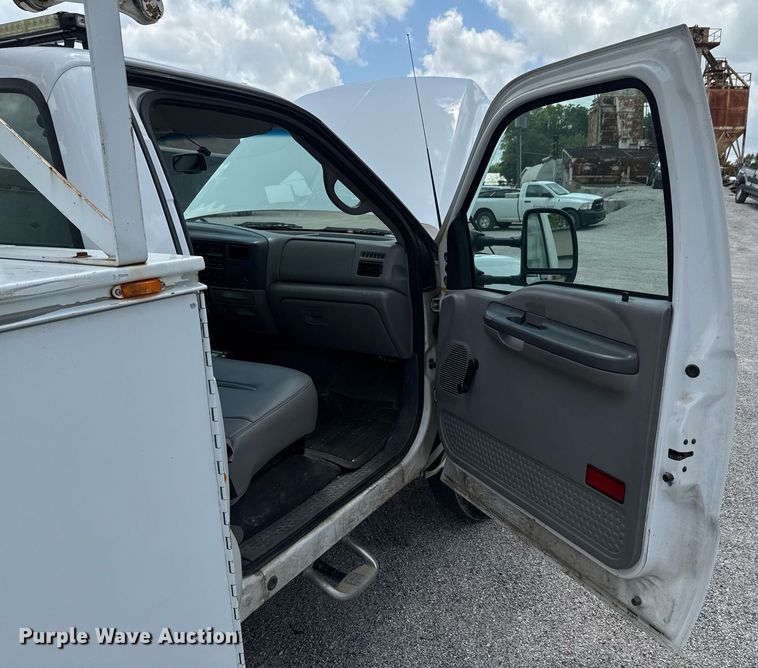 image for item DU9378 1999 Ford F450 Super Duty bucket truck