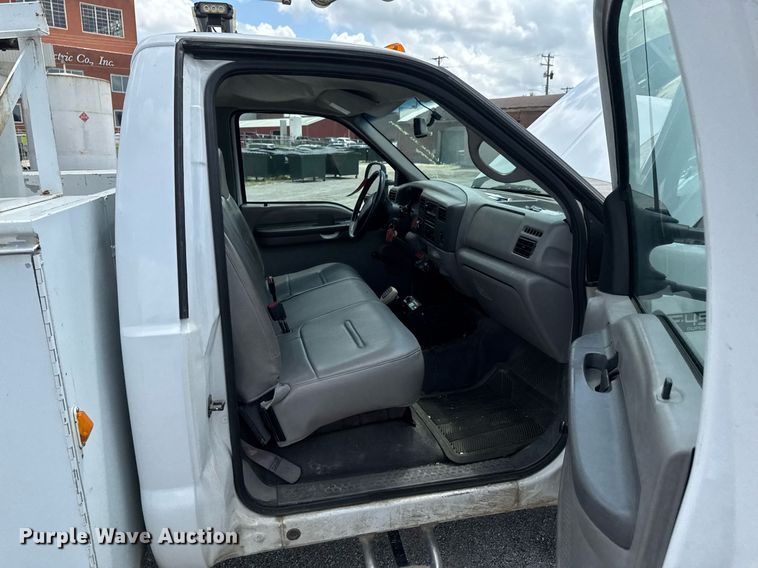 image for item DU9378 1999 Ford F450 Super Duty bucket truck