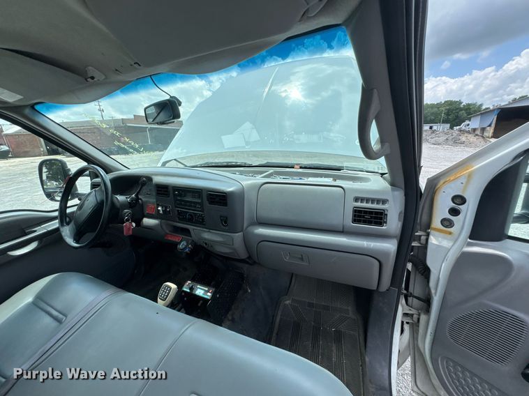 image for item DU9378 1999 Ford F450 Super Duty bucket truck