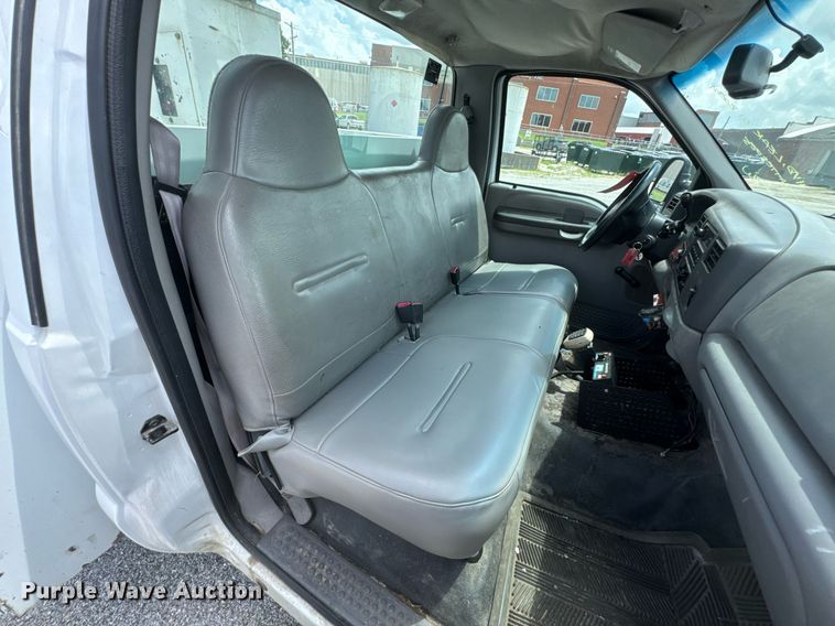 image for item DU9378 1999 Ford F450 Super Duty bucket truck