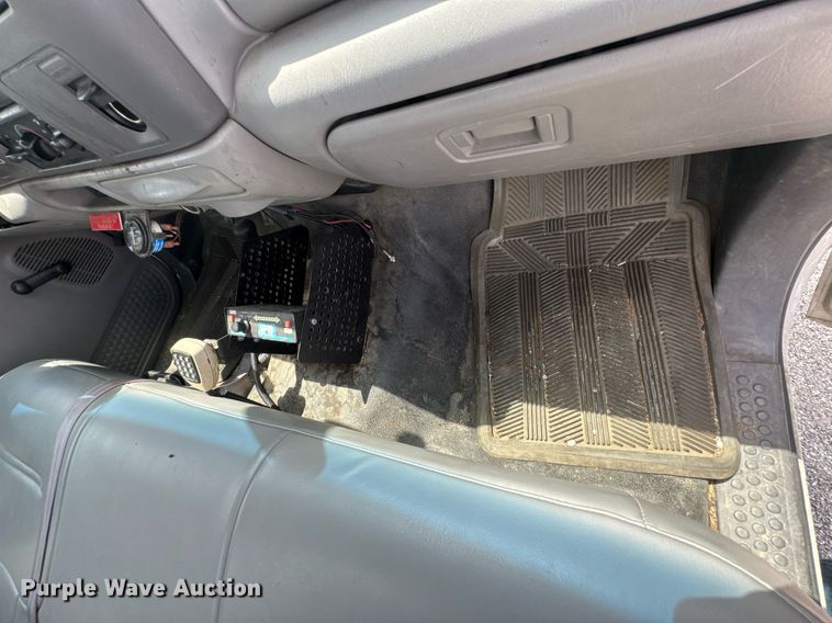 image for item DU9378 1999 Ford F450 Super Duty bucket truck