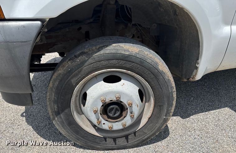 image for item DU9378 1999 Ford F450 Super Duty bucket truck