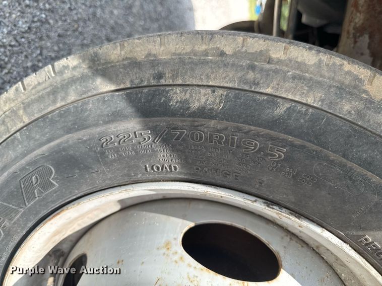 image for item DU9378 1999 Ford F450 Super Duty bucket truck