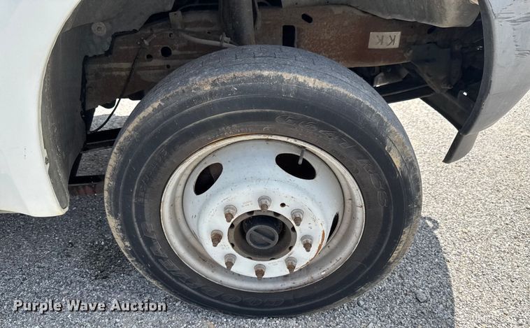 image for item DU9378 1999 Ford F450 Super Duty bucket truck