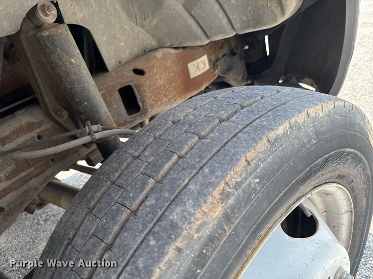 image for item DU9378 1999 Ford F450 Super Duty bucket truck