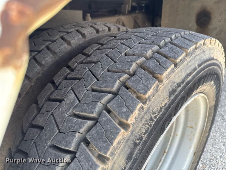 image for item DU9378 1999 Ford F450 Super Duty bucket truck