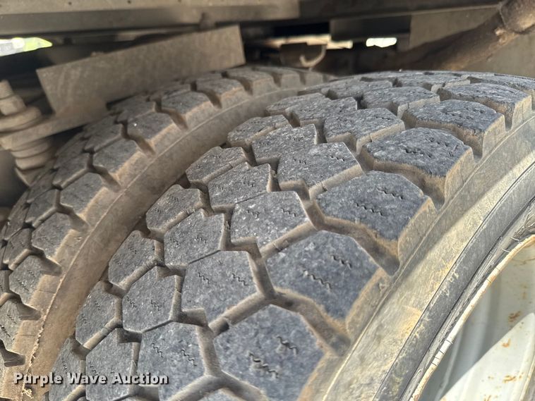 image for item DU9378 1999 Ford F450 Super Duty bucket truck