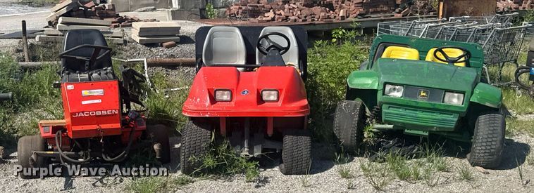 image for item DU9384 John Deere  Gator Turf utility vehicle