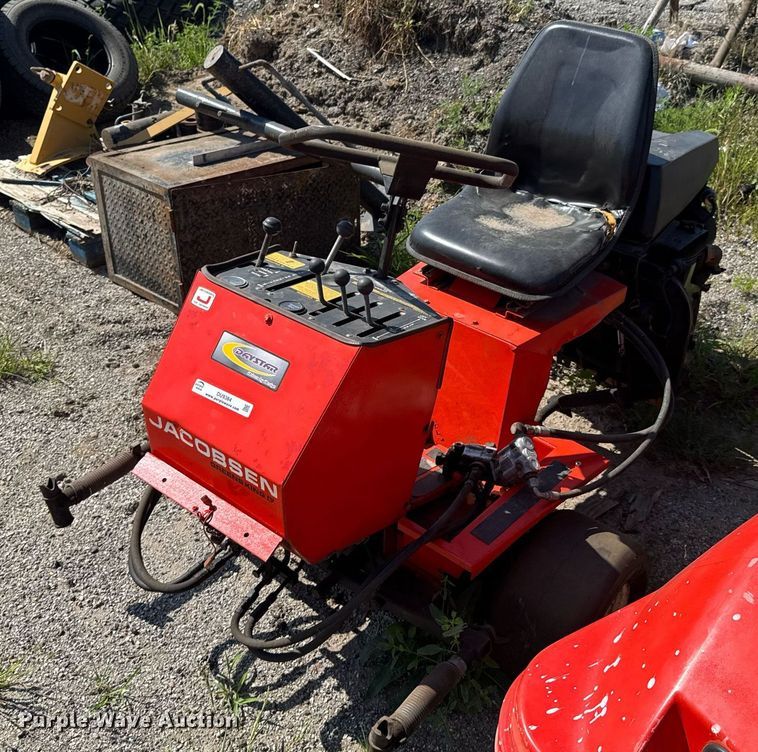 image for item DU9384 John Deere  Gator Turf utility vehicle