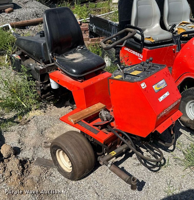 image for item DU9384 John Deere  Gator Turf utility vehicle