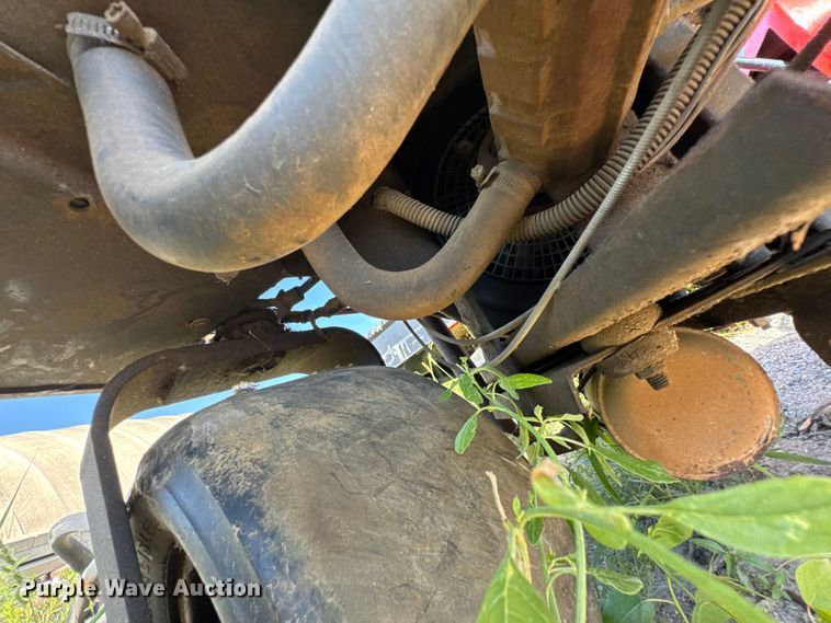 image for item DU9384 John Deere  Gator Turf utility vehicle