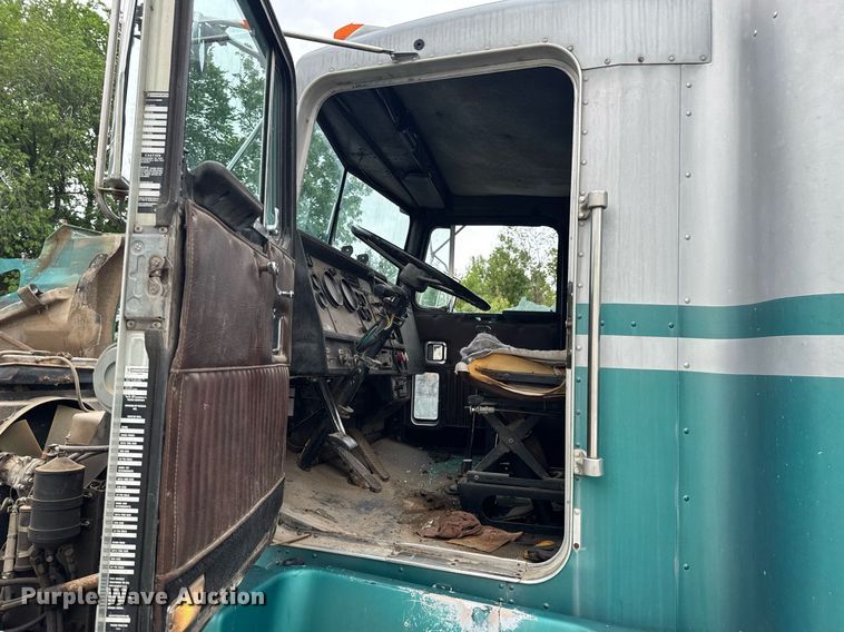 image for item DU9755 1988 Kenworth T60 semi truck