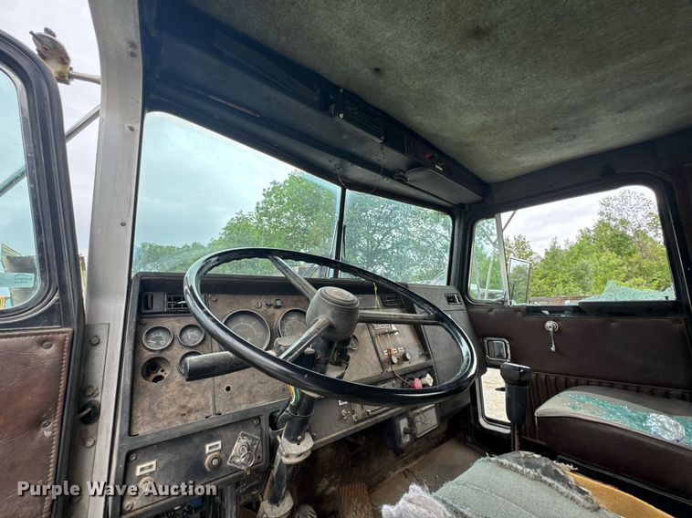 image for item DU9755 1988 Kenworth T60 semi truck