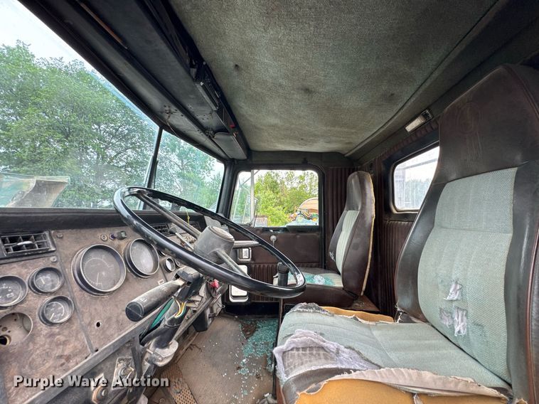 image for item DU9755 1988 Kenworth T60 semi truck