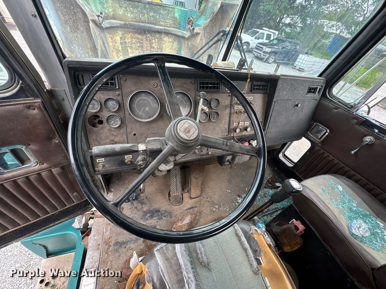 image for item DU9755 1988 Kenworth T60 semi truck