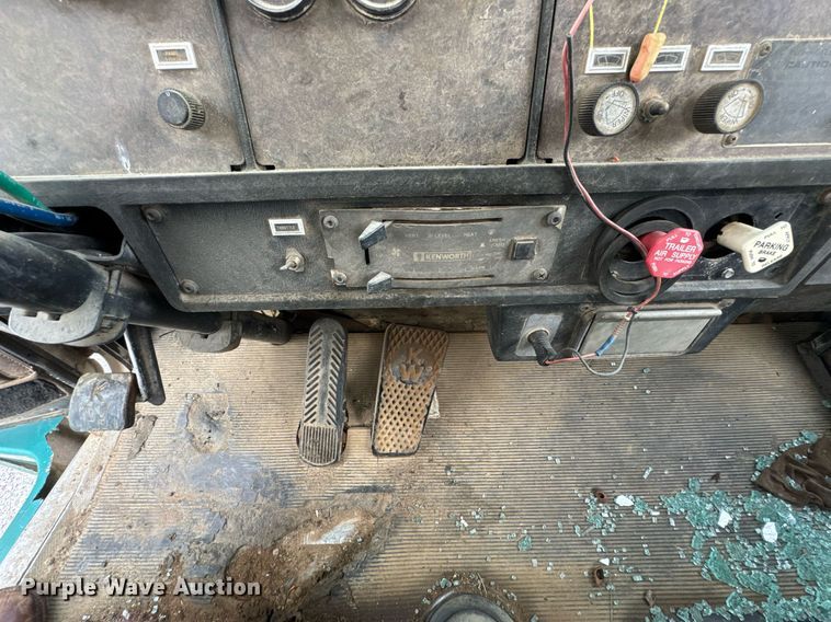 image for item DU9755 1988 Kenworth T60 semi truck