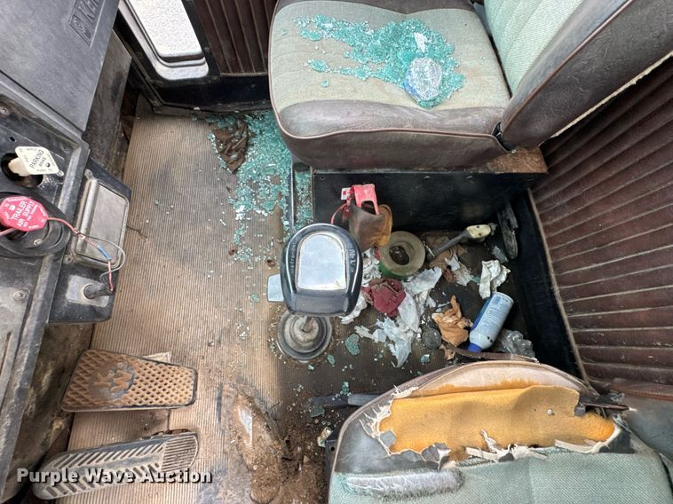 image for item DU9755 1988 Kenworth T60 semi truck