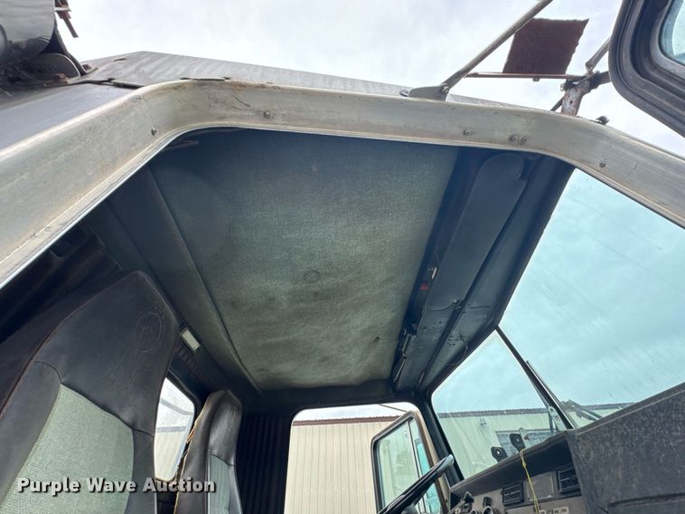 image for item DU9755 1988 Kenworth T60 semi truck