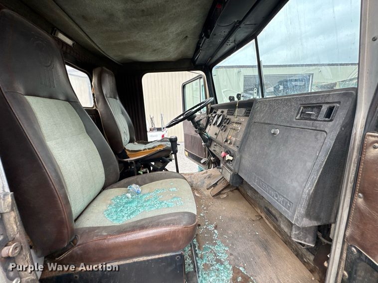 image for item DU9755 1988 Kenworth T60 semi truck