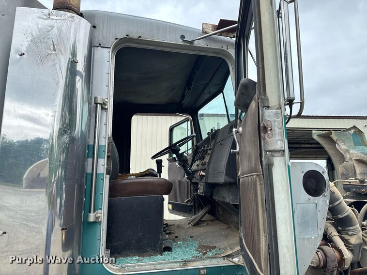 image for item DU9755 1988 Kenworth T60 semi truck