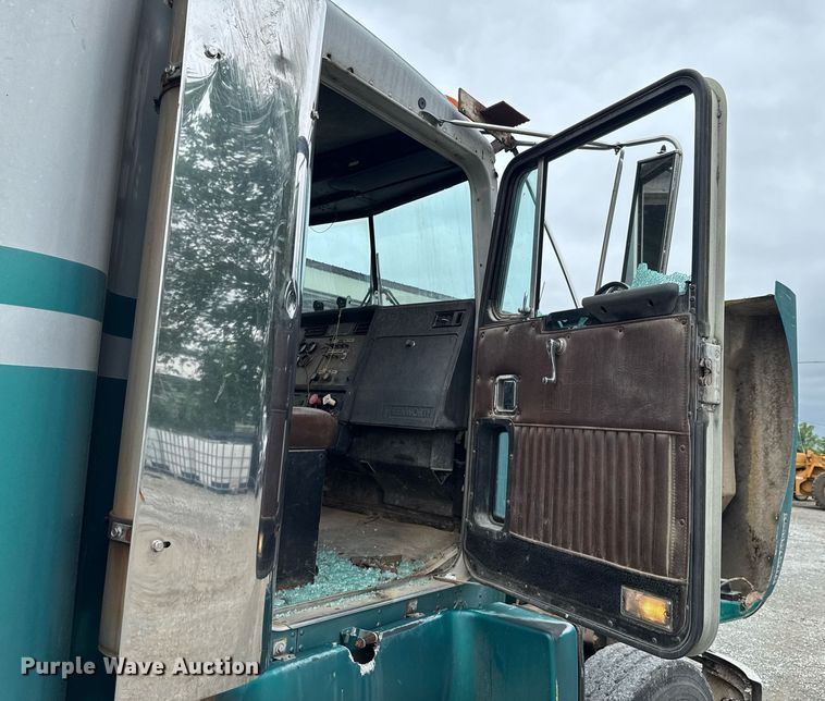 image for item DU9755 1988 Kenworth T60 semi truck