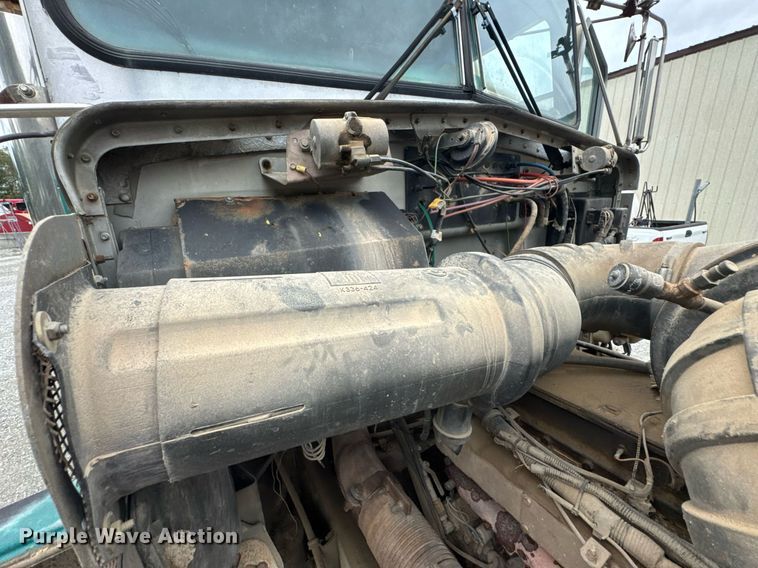 image for item DU9755 1988 Kenworth T60 semi truck