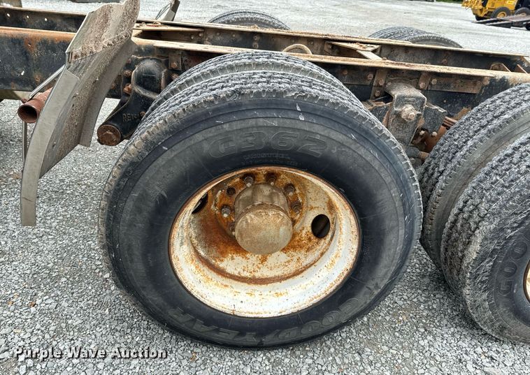 image for item DU9755 1988 Kenworth T60 semi truck