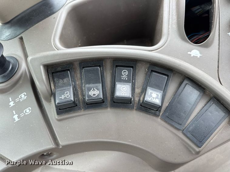 image for item DW3377 2014 Case IH Farmall 105U MFWD tractor