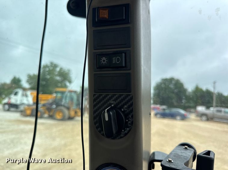 image for item DW3377 2014 Case IH Farmall 105U MFWD tractor