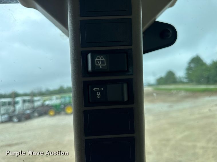 image for item DW3377 2014 Case IH Farmall 105U MFWD tractor