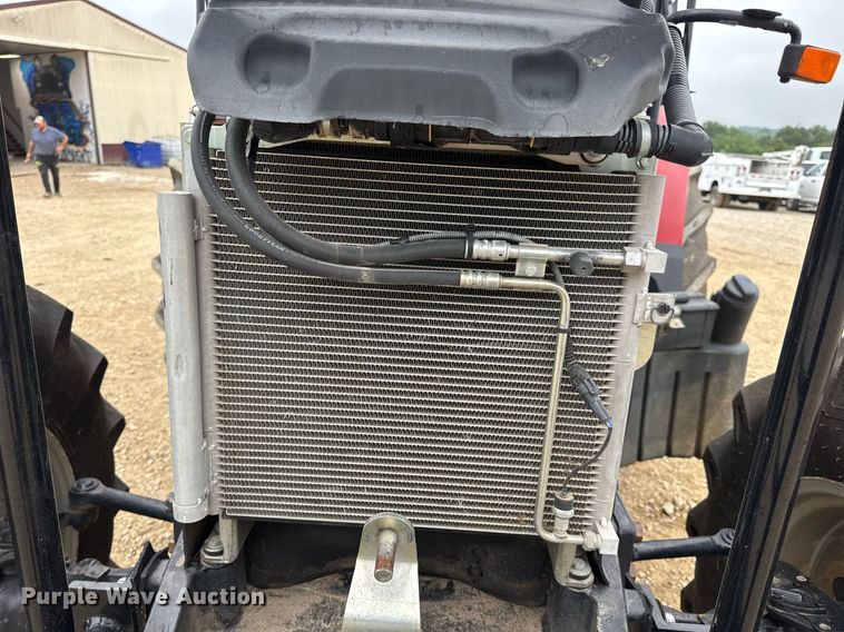 image for item DW3377 2014 Case IH Farmall 105U MFWD tractor