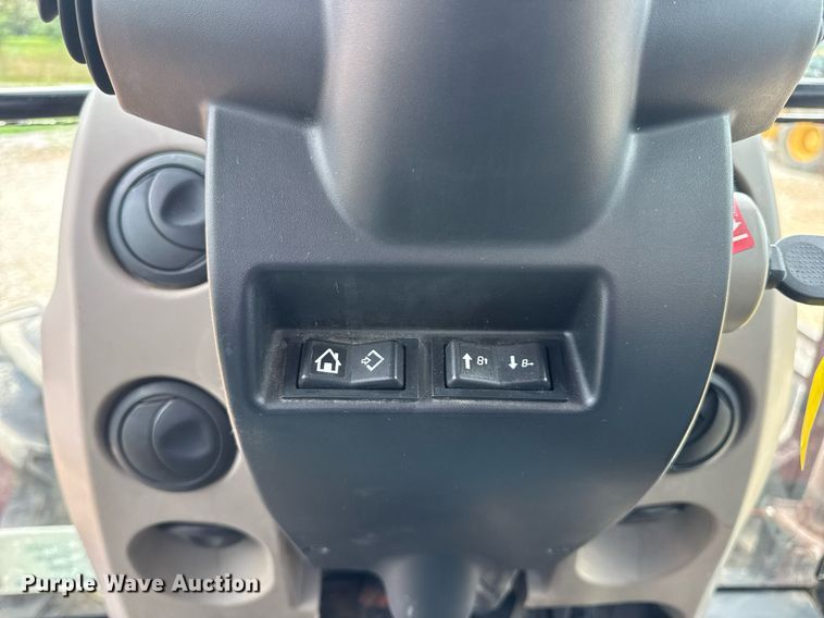 image for item DW3378 2014 Case IH Farmall 105U MFWD tractor