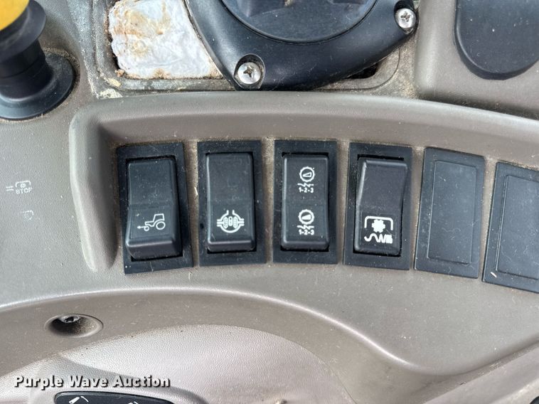 image for item DW3378 2014 Case IH Farmall 105U MFWD tractor