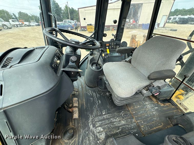 image for item DW3382 2008 John Deere 410J backhoe