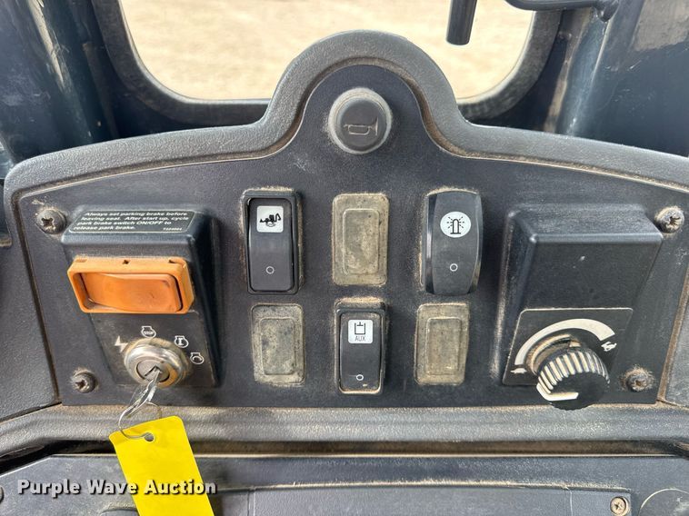 image for item DW3382 2008 John Deere 410J backhoe