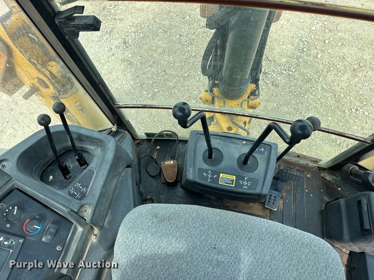 image for item DW3382 2008 John Deere 410J backhoe