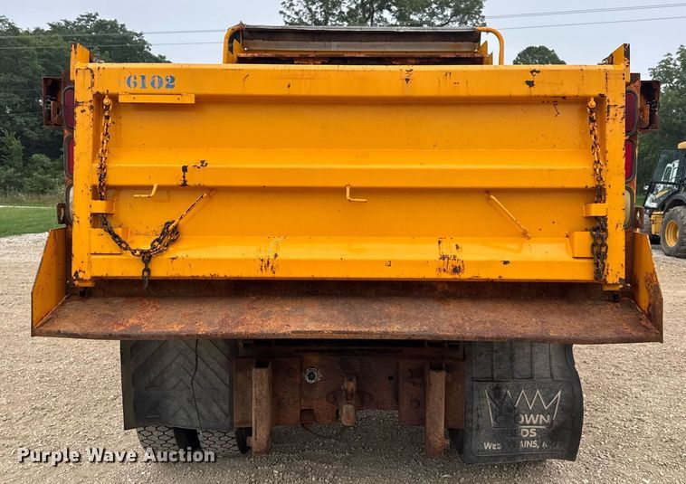 image for item DW3383 2000 International 4900 dump truck