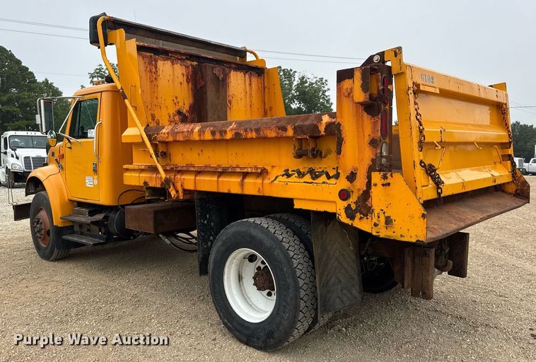 image for item DW3383 2000 International 4900 dump truck