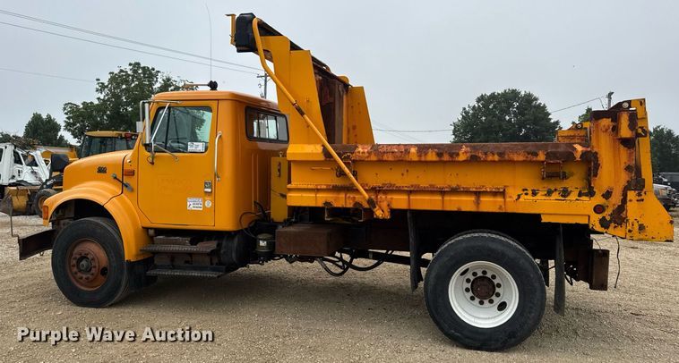 image for item DW3383 2000 International 4900 dump truck