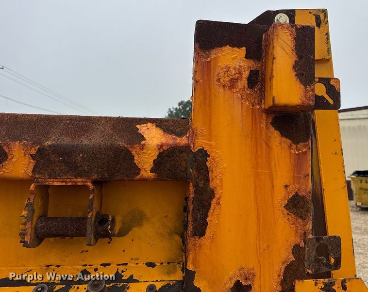 image for item DW3383 2000 International 4900 dump truck