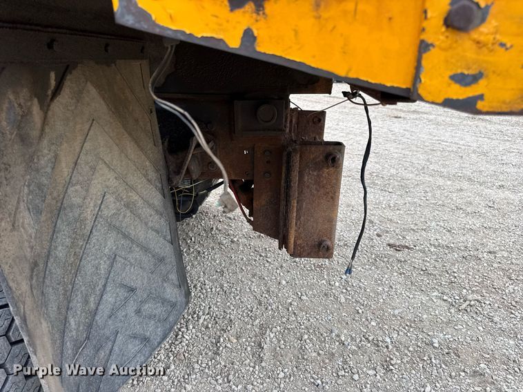 image for item DW3383 2000 International 4900 dump truck