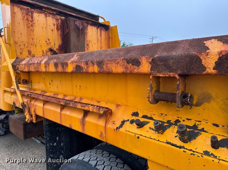 image for item DW3383 2000 International 4900 dump truck